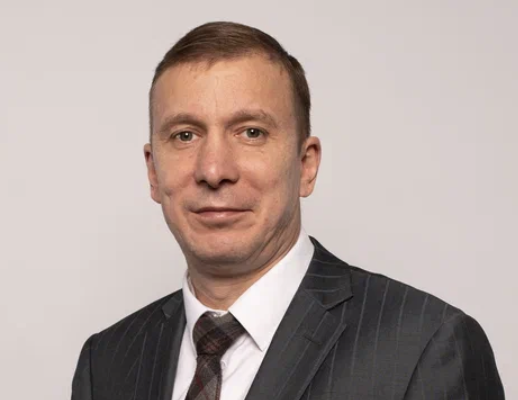 Он работал в департаменте здравоохранения и все персоны